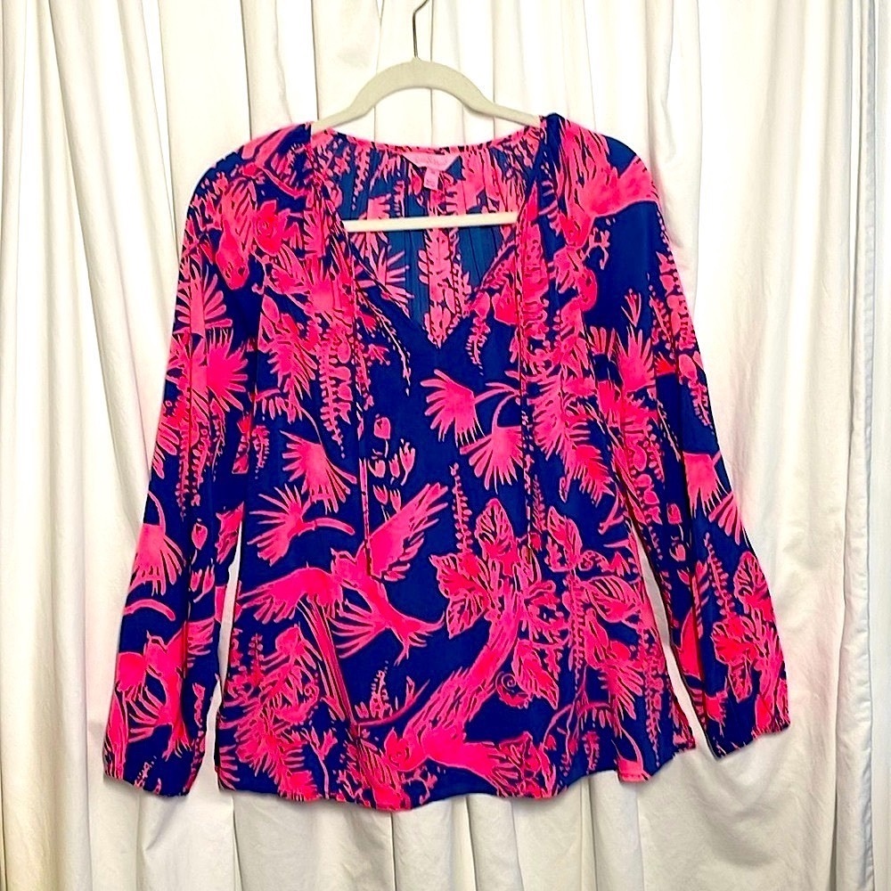 Lilly Pulitzer Willa Top Parrots Print Rayon Long Sleeve and tie closure